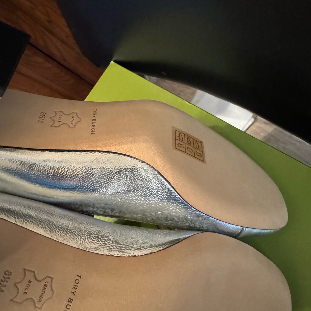 Tory Burch Ladies Shoe new - Picture 3 of 4